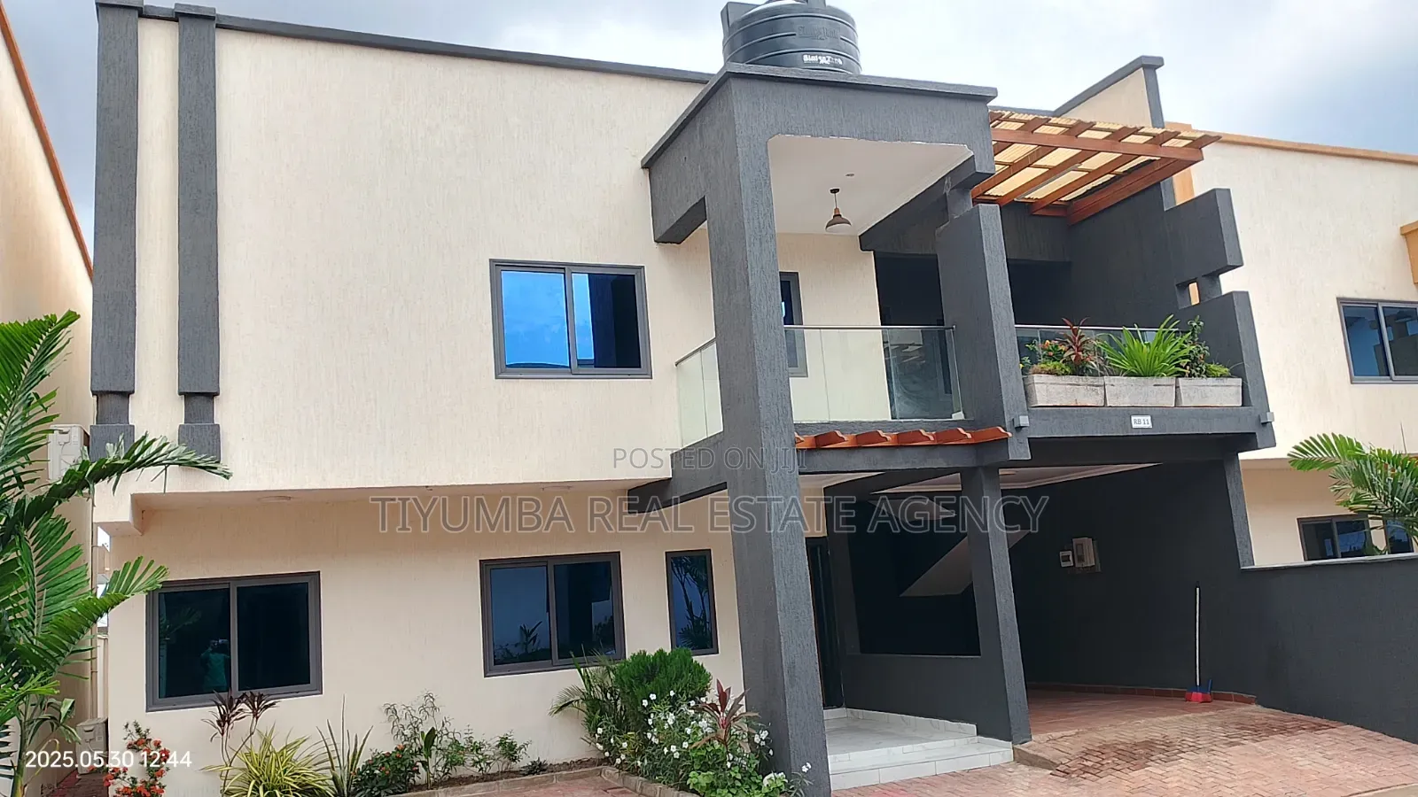 4bdrm Apartment in Tiyumba Real Estate, Achimota for rent