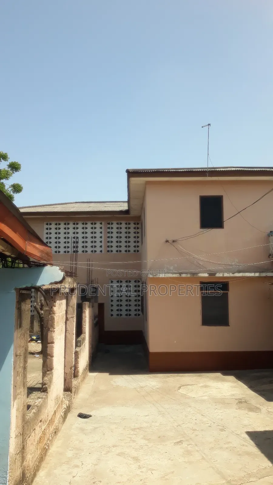 3bdrm House in Kokomlemle for sale