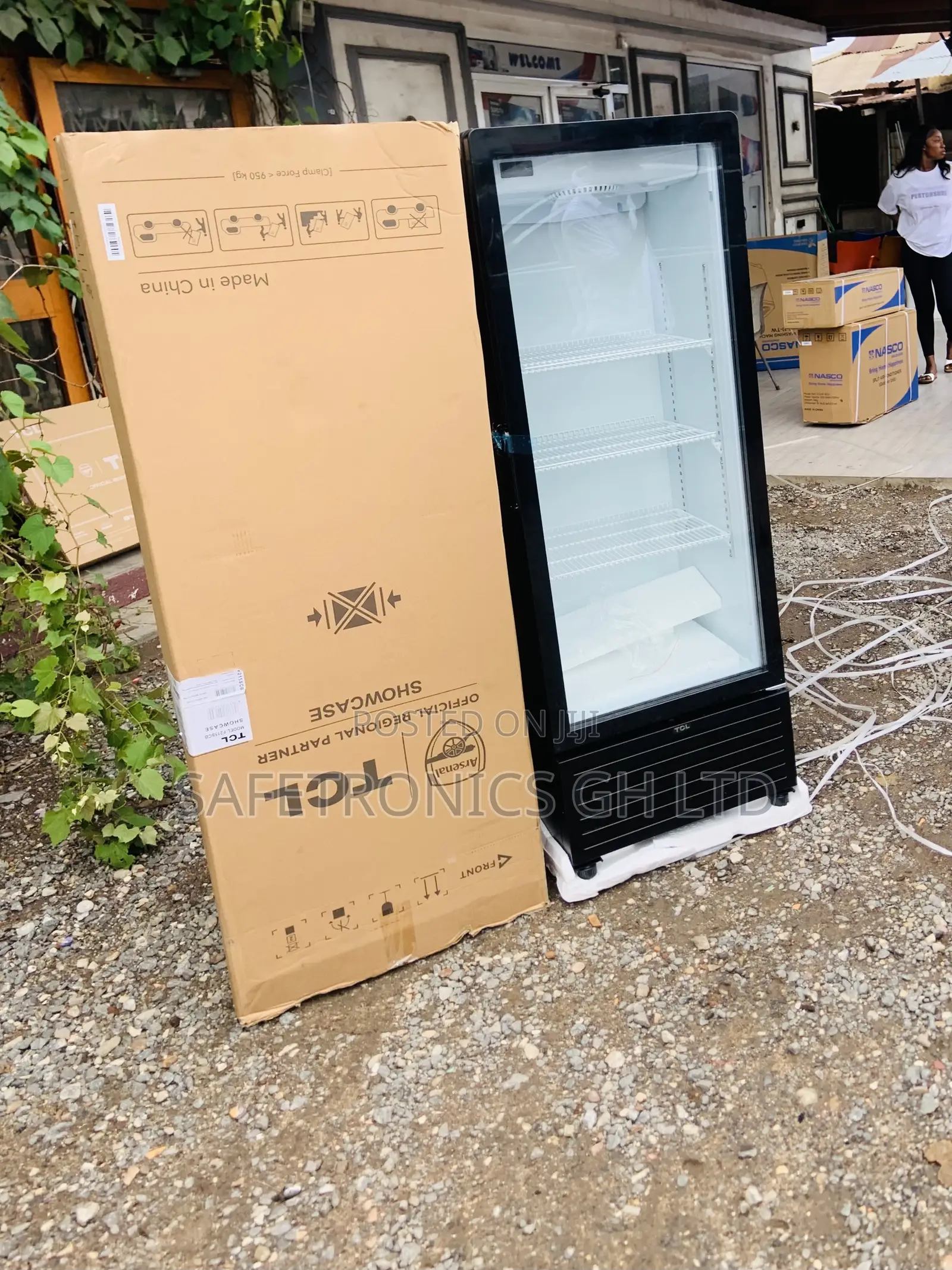 Authentic Classic Display 251 Liters Black Singledoor TCL