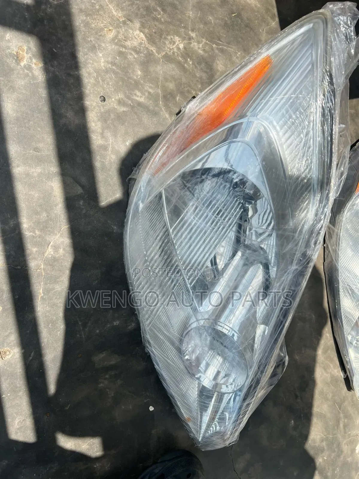 Toyota Sienna Headlight Pair