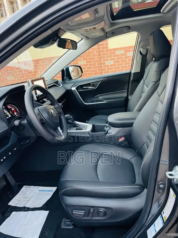 Toyota RAV4 XLE Premium AWD 2023 Gray
