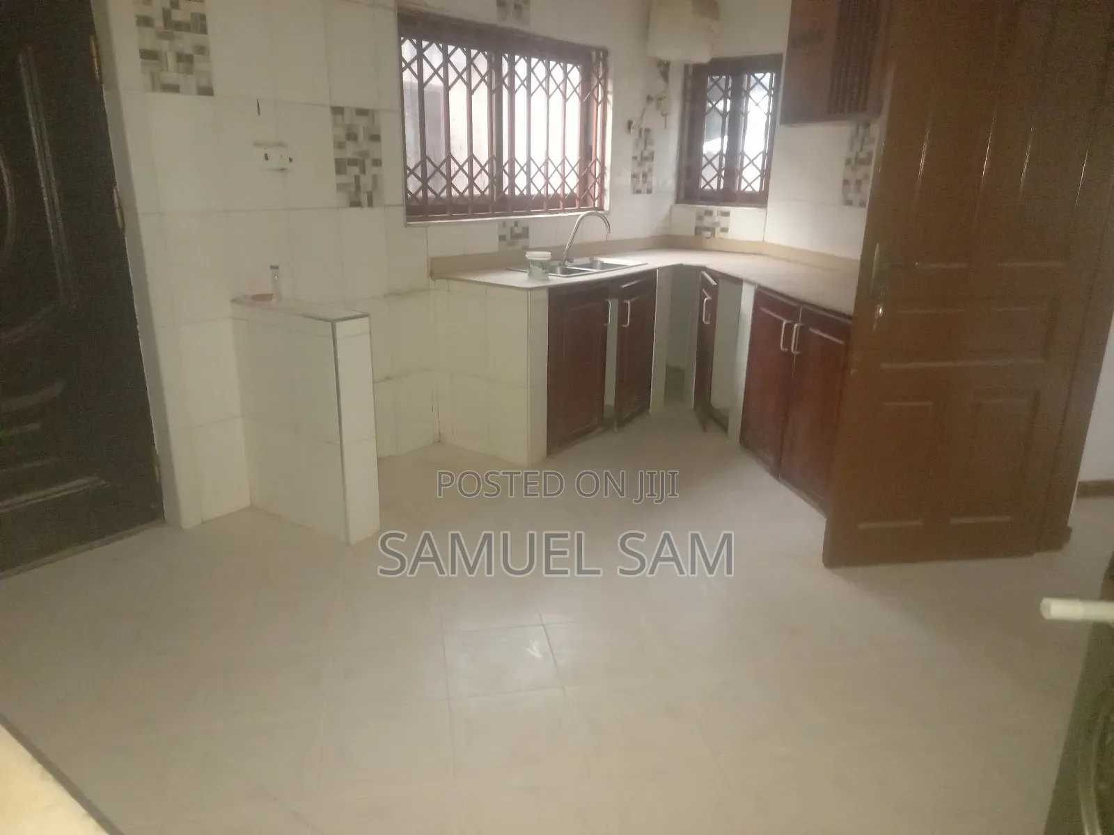 10bdrm House in Rama, Tema Metropolitan for rent