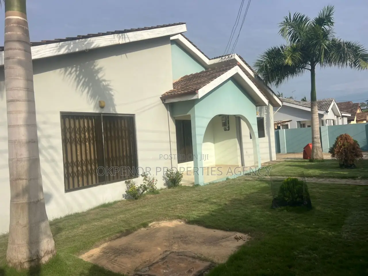 5bdrm House in Mataheko Tema Metropolitan for sale