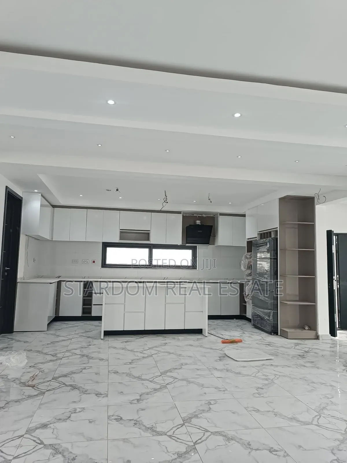 4bdrm Duplex in East Legon for sale