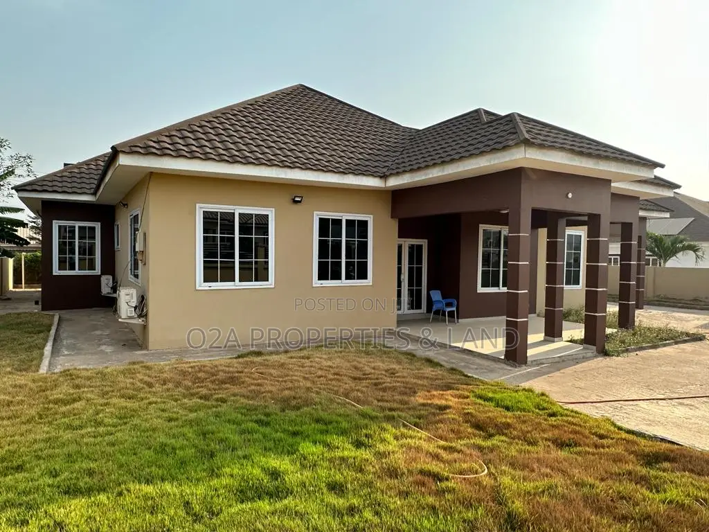 4bdrm House in Community 25, Sakumono for sale