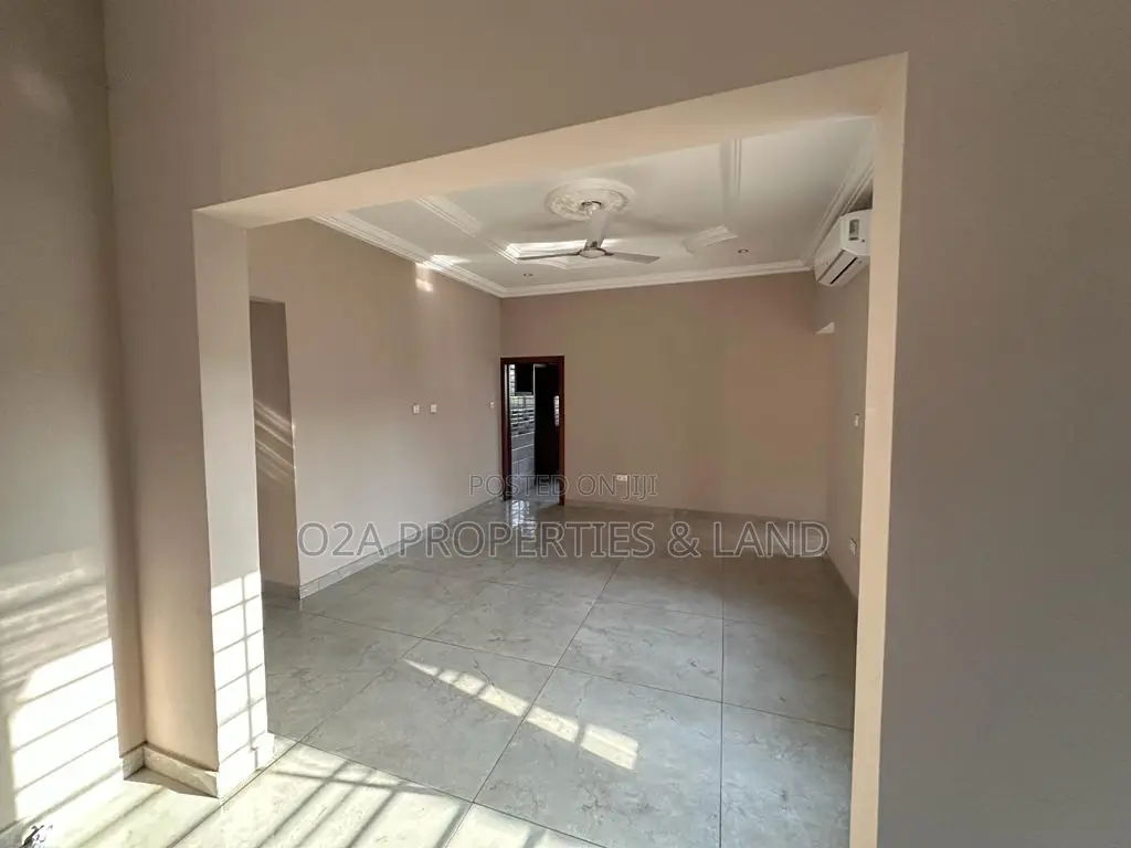 4bdrm House in Community 25, Sakumono for sale