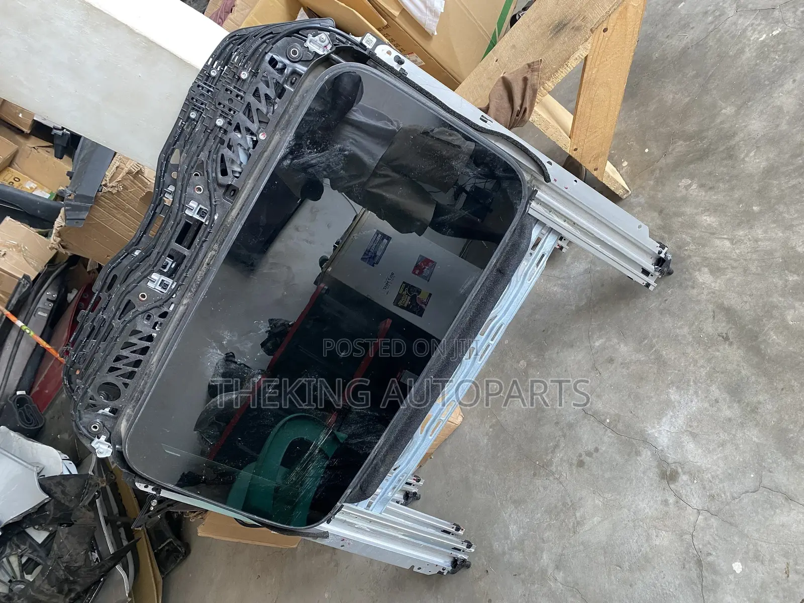 Honda CRV 2017 to 2025 Sunroof Available.
