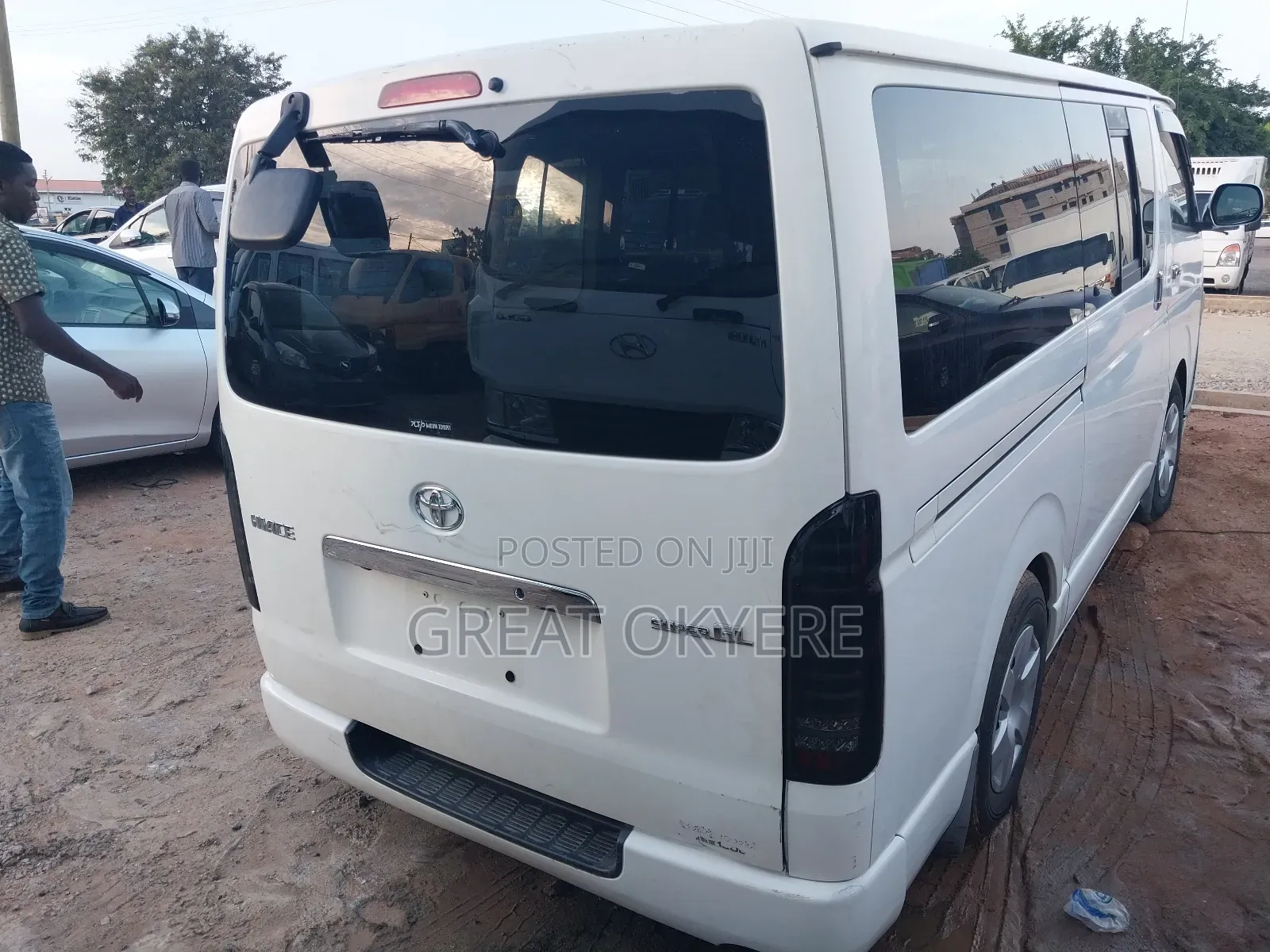 Toyota HiAce 2010 White