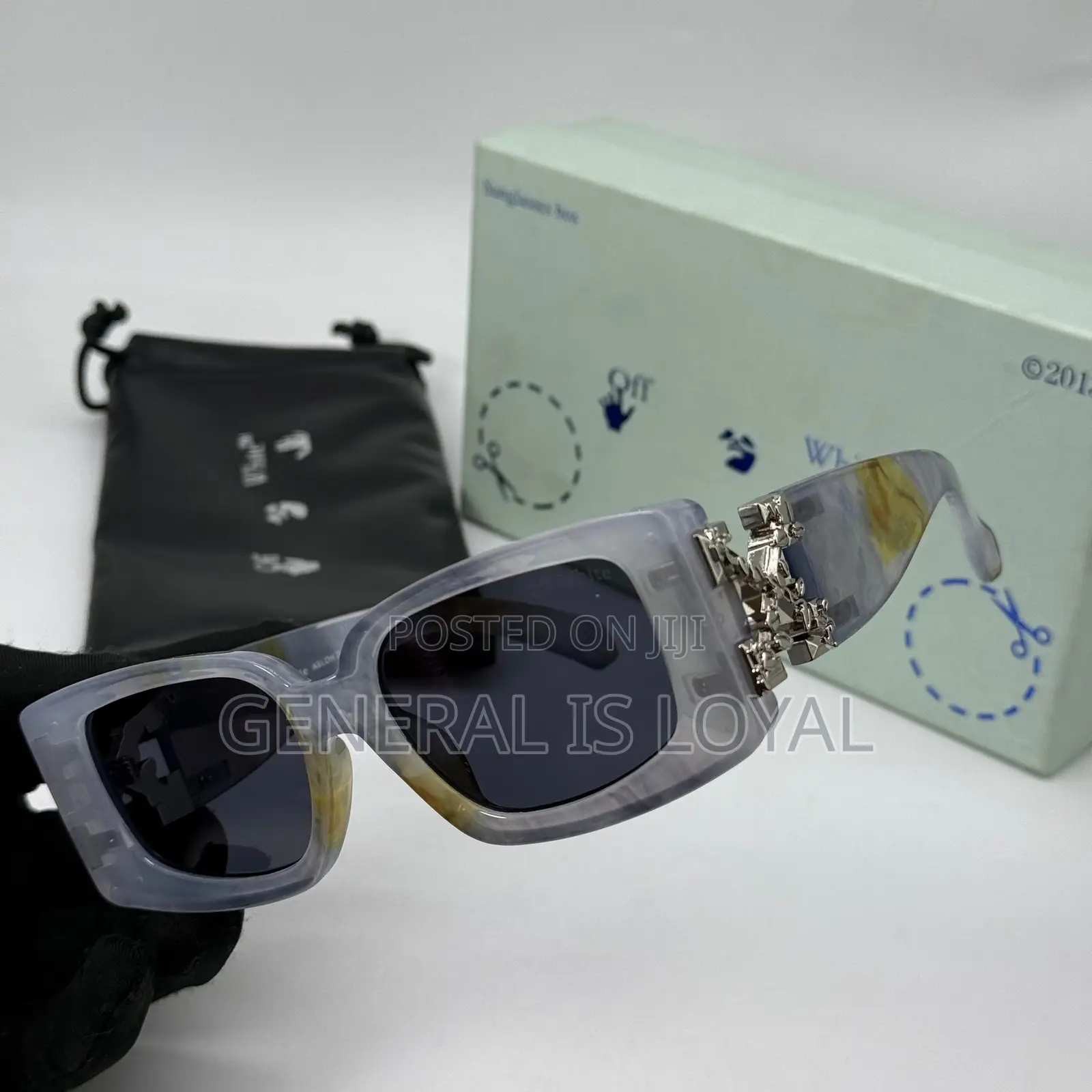 Offwhite Glasses / Mixture