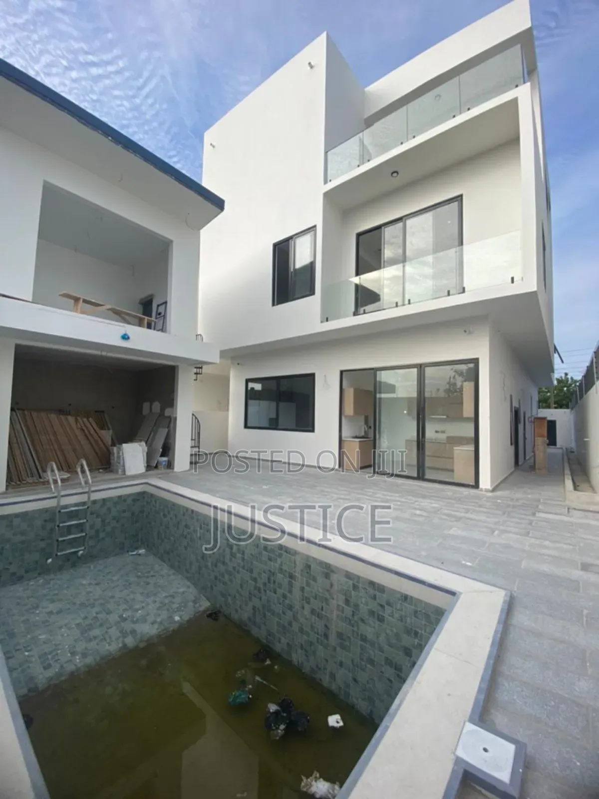 4bdrm Duplex in East Legon, American House for sale
