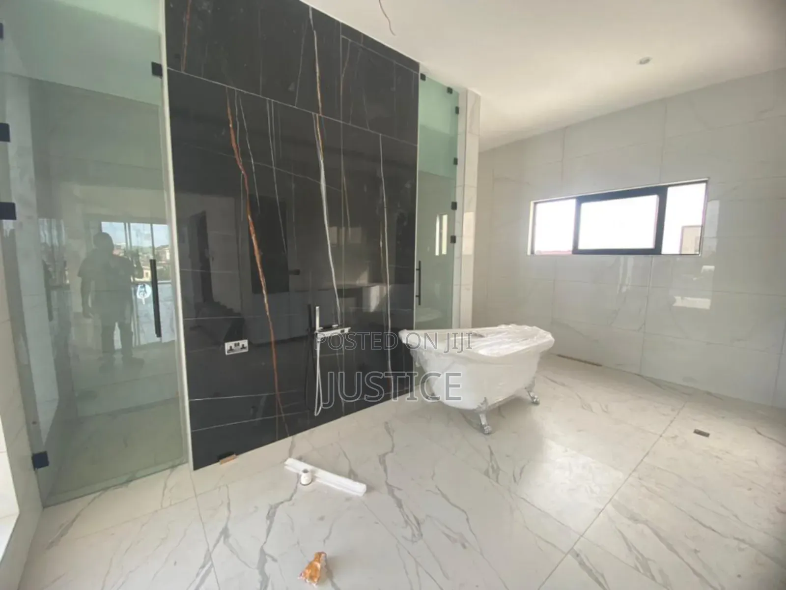 4bdrm Duplex in East Legon, American House for sale