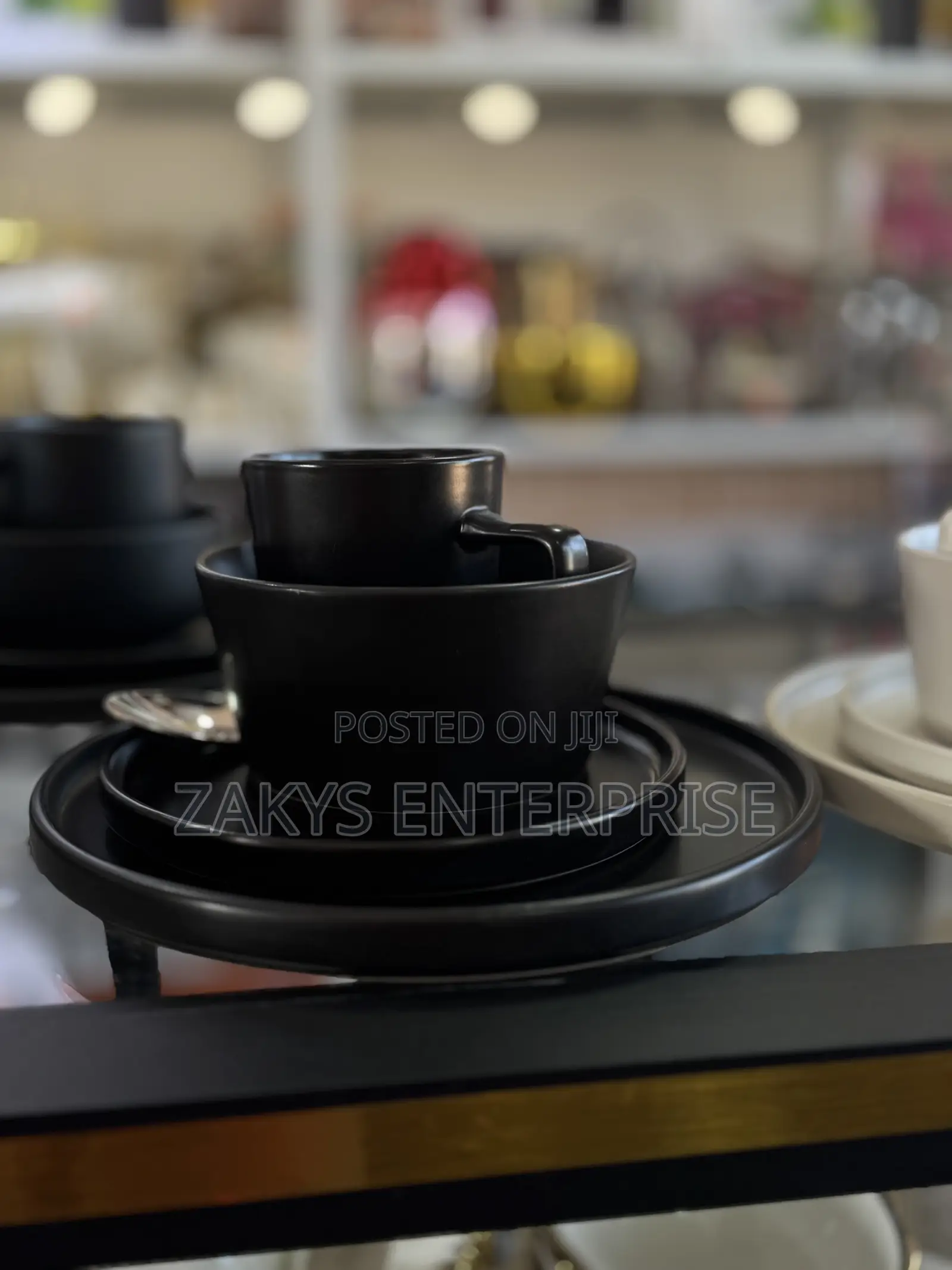 Round Matte Black Dinnerware Set Zy7