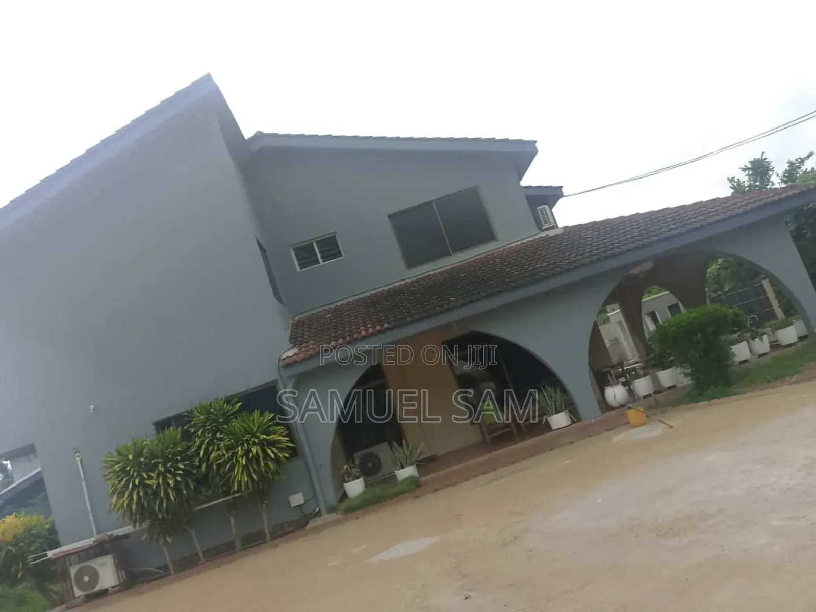 10bdrm House in Site A, Tema Metropolitan for rent