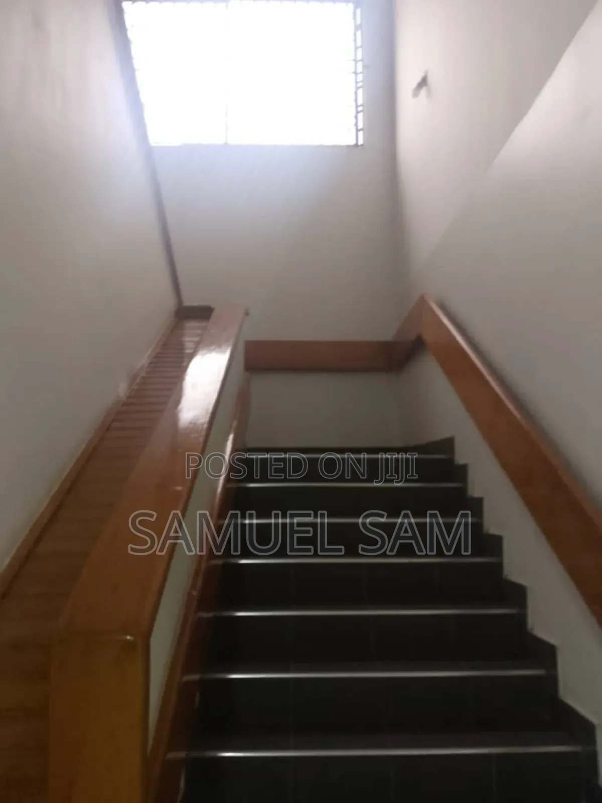 10bdrm House in Site A, Tema Metropolitan for rent