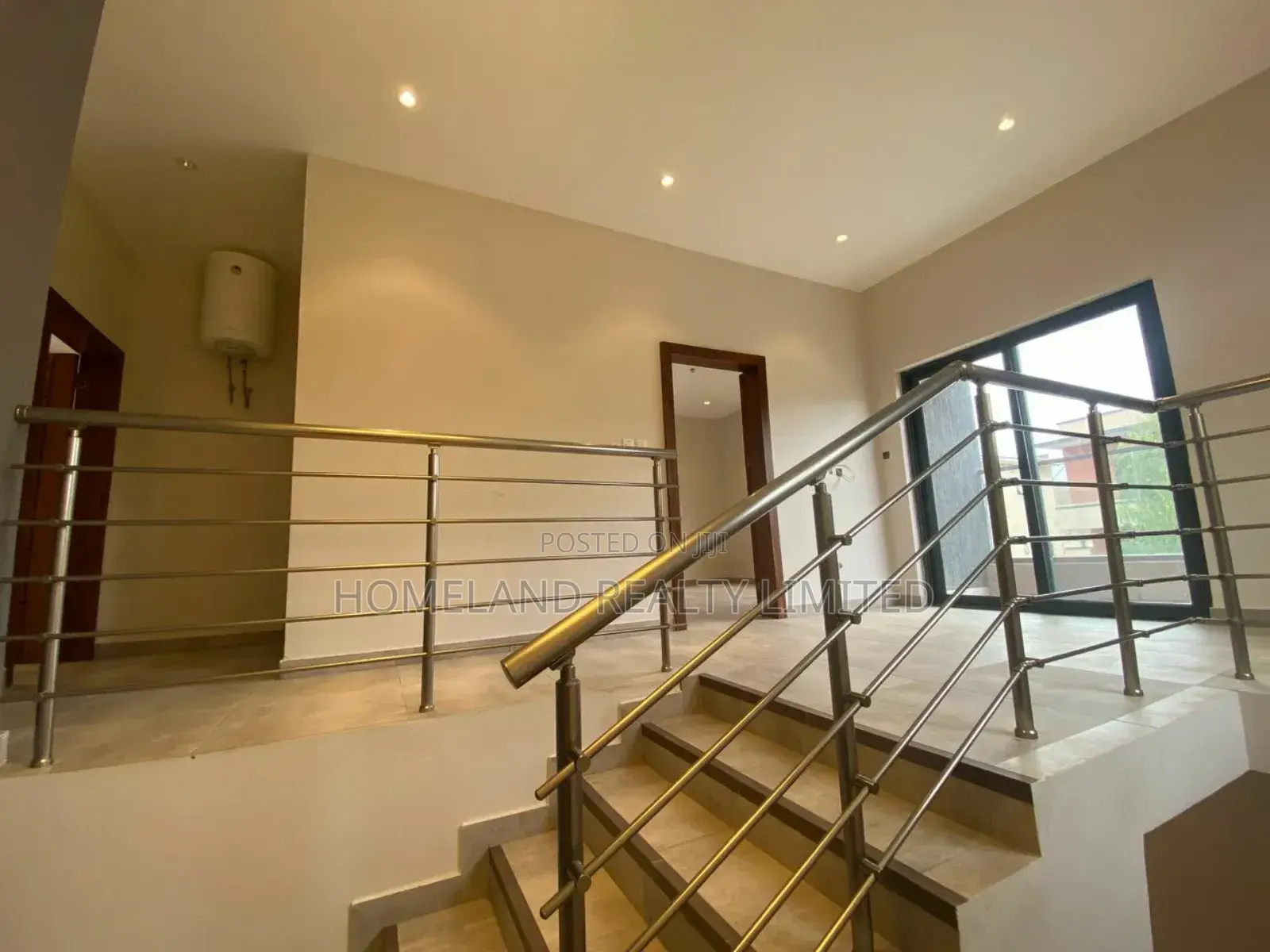 4bdrm Townhouse / Terrace in Oyarifa for rent
