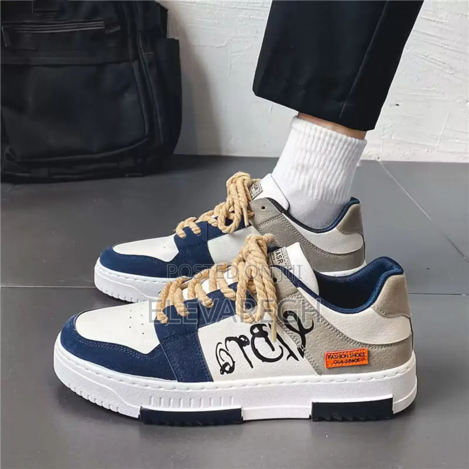 Casual Sneakers Come in 42