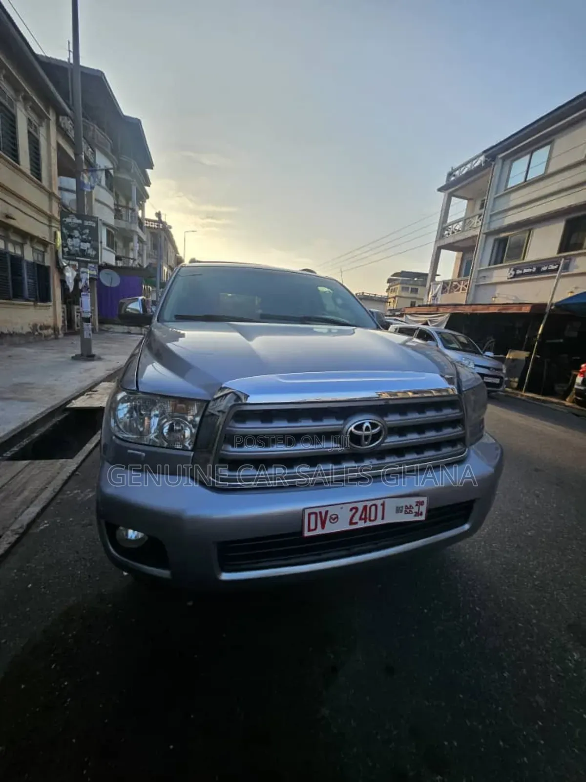 Toyota Sequoia Platinum 4dr SUV 4WD (5.7L 8cyl 6A) 2013 Beige