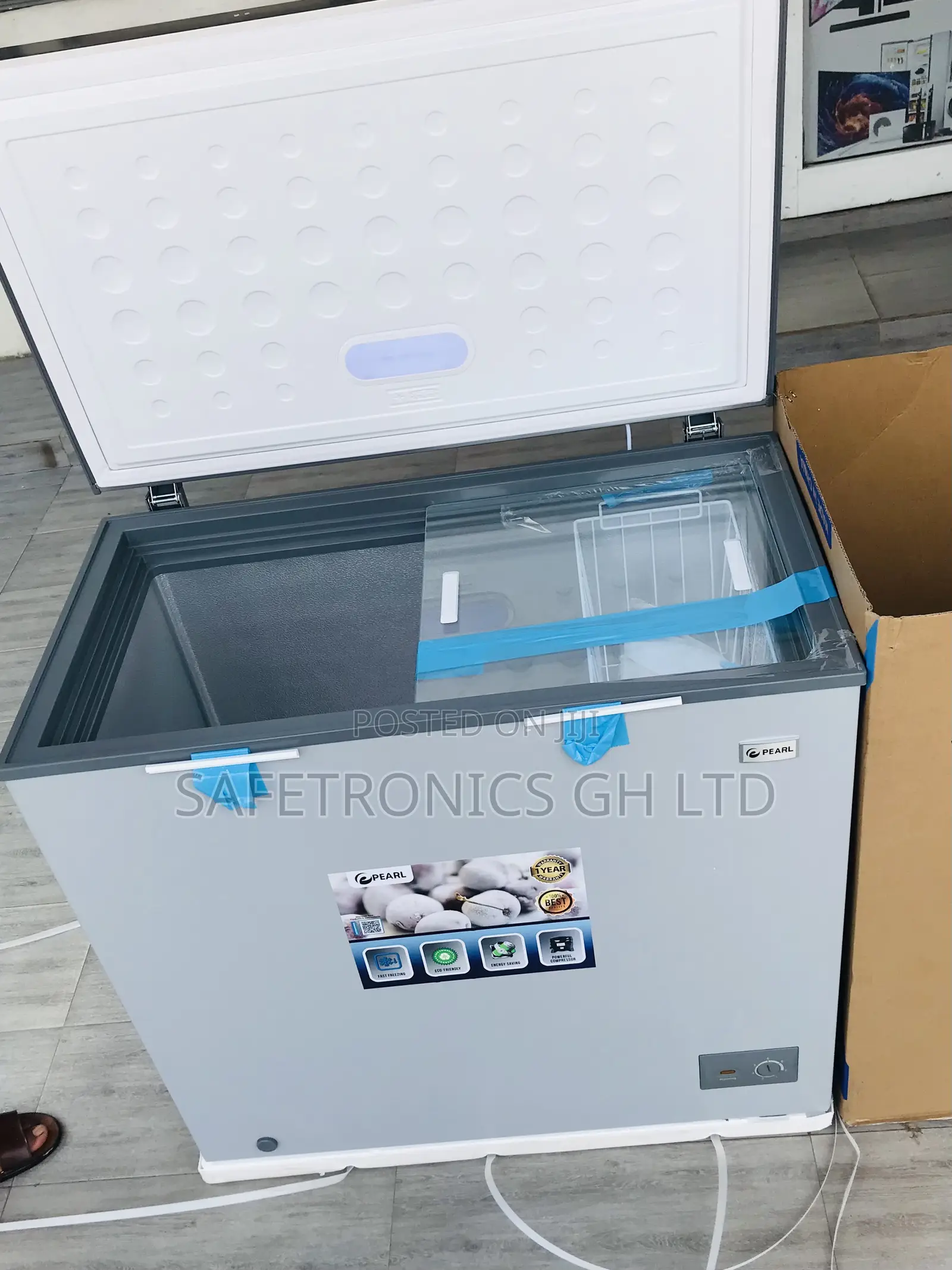 Accurate Neat Singledoor Pearl Grey Slide Glass 200l Freezer