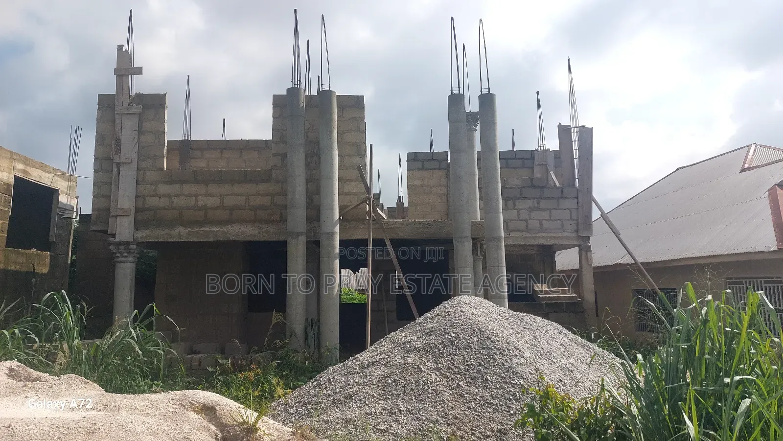 5bdrm House in Born To Pray Estate, Ejisu-Juaben Municipal for sale