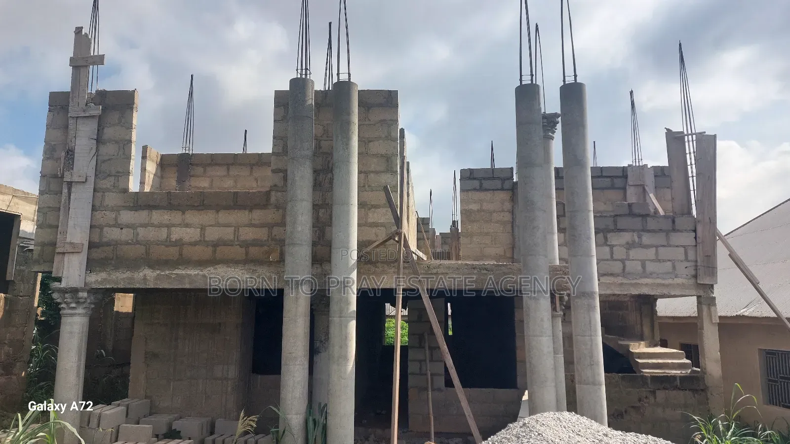 5bdrm House in Born To Pray Estate, Ejisu-Juaben Municipal for sale