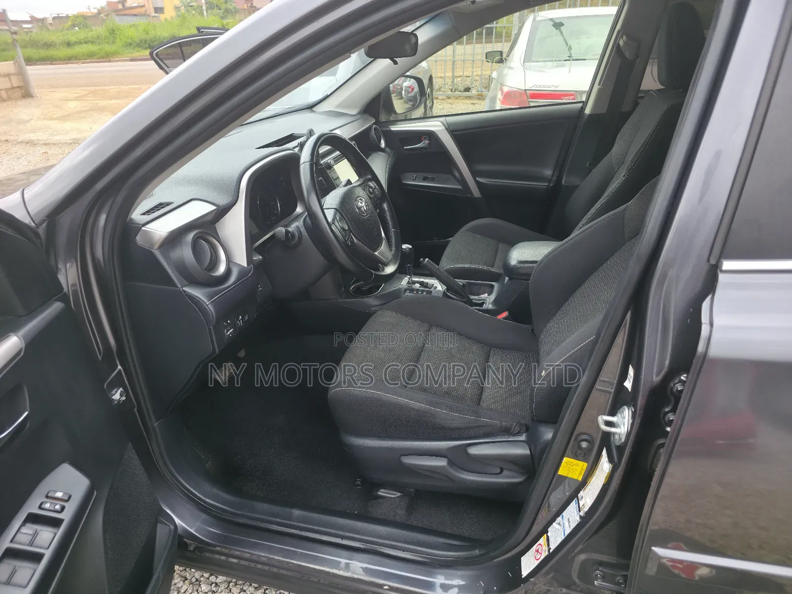 Toyota RAV4 XLE AWD 2019 Gray