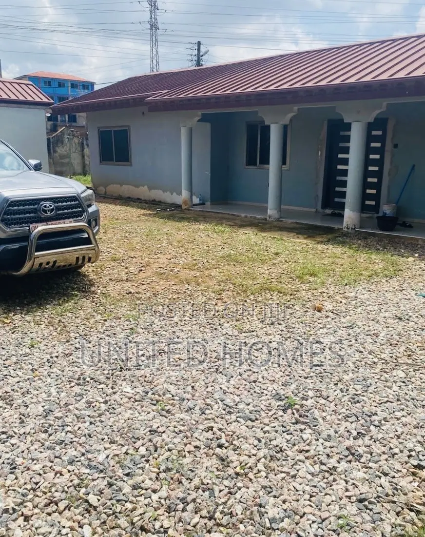 6bdrm House in West Hills Mall Area for sale