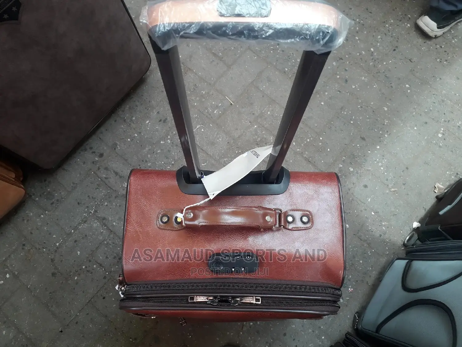 Original Travelling Bag At Cool Price