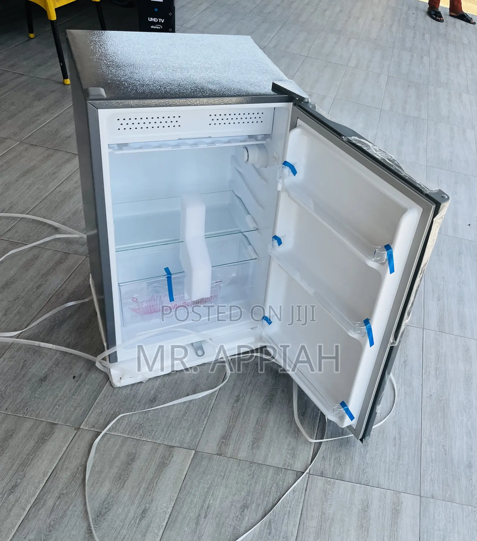 Well Built Pearl Pf-1000-13m 1 Door Table Top Fridge,Gray.