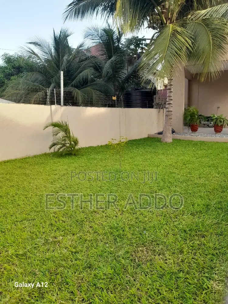 3bdrm Apartment in Ashaley Botwe for rent