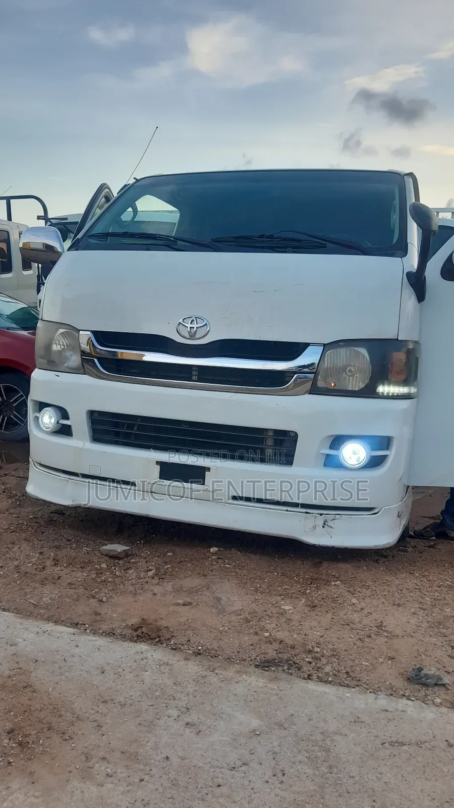Toyota HiAce 2010 White
