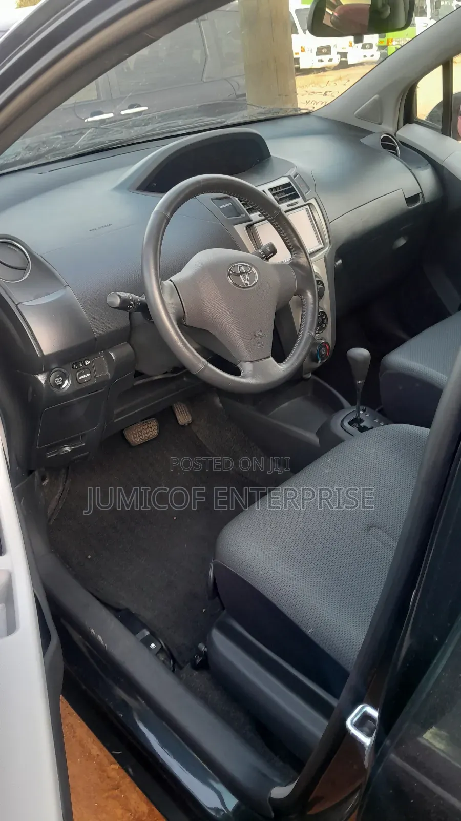 Toyota Vitz 1.3 FWD 5dr 2010 Black