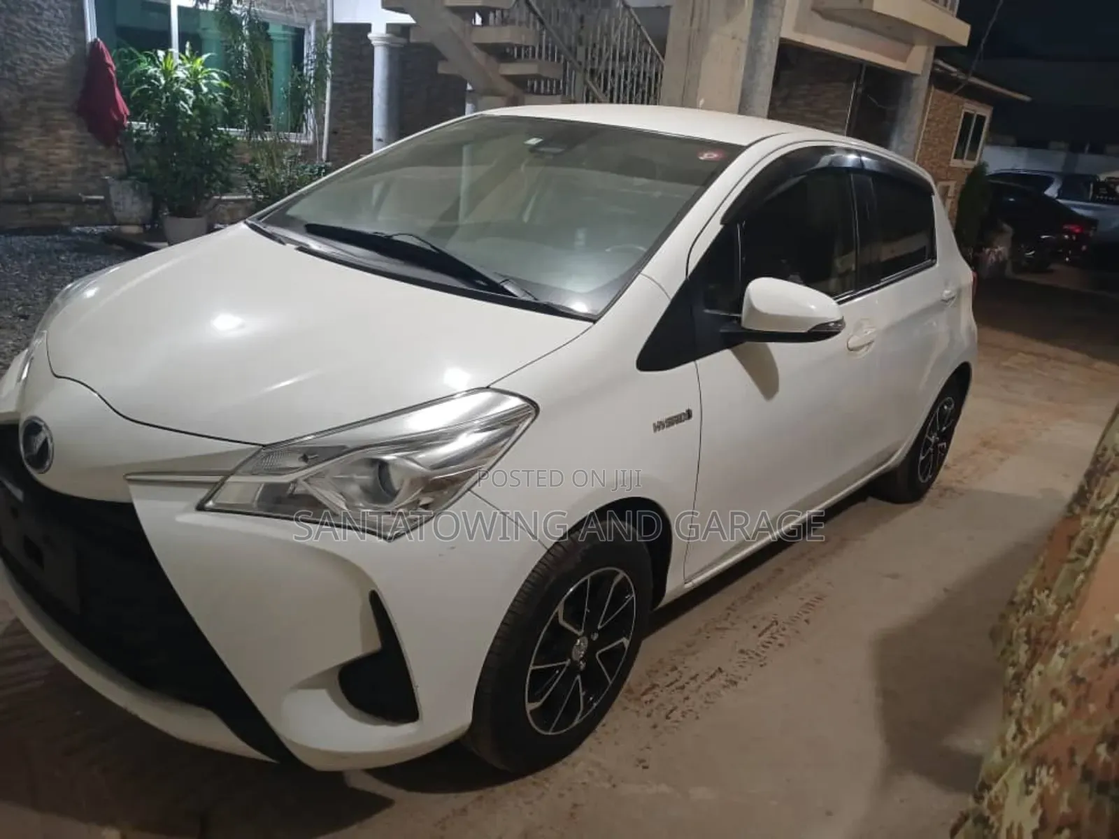 Toyota Vitz 1.5 FWD Hybrid 5dr 2018 White