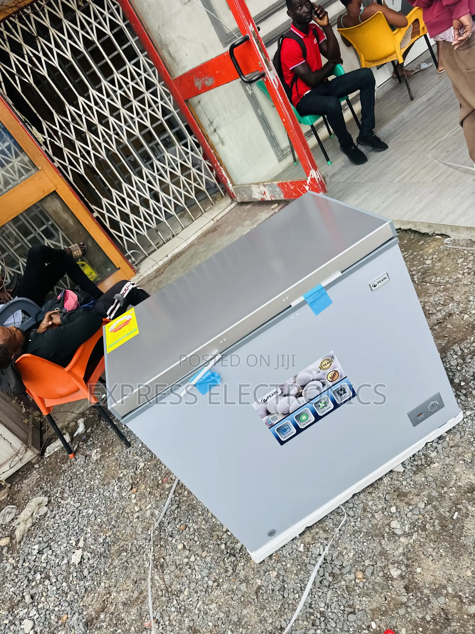 Astounding Design Chest Freezer 200l Pearl