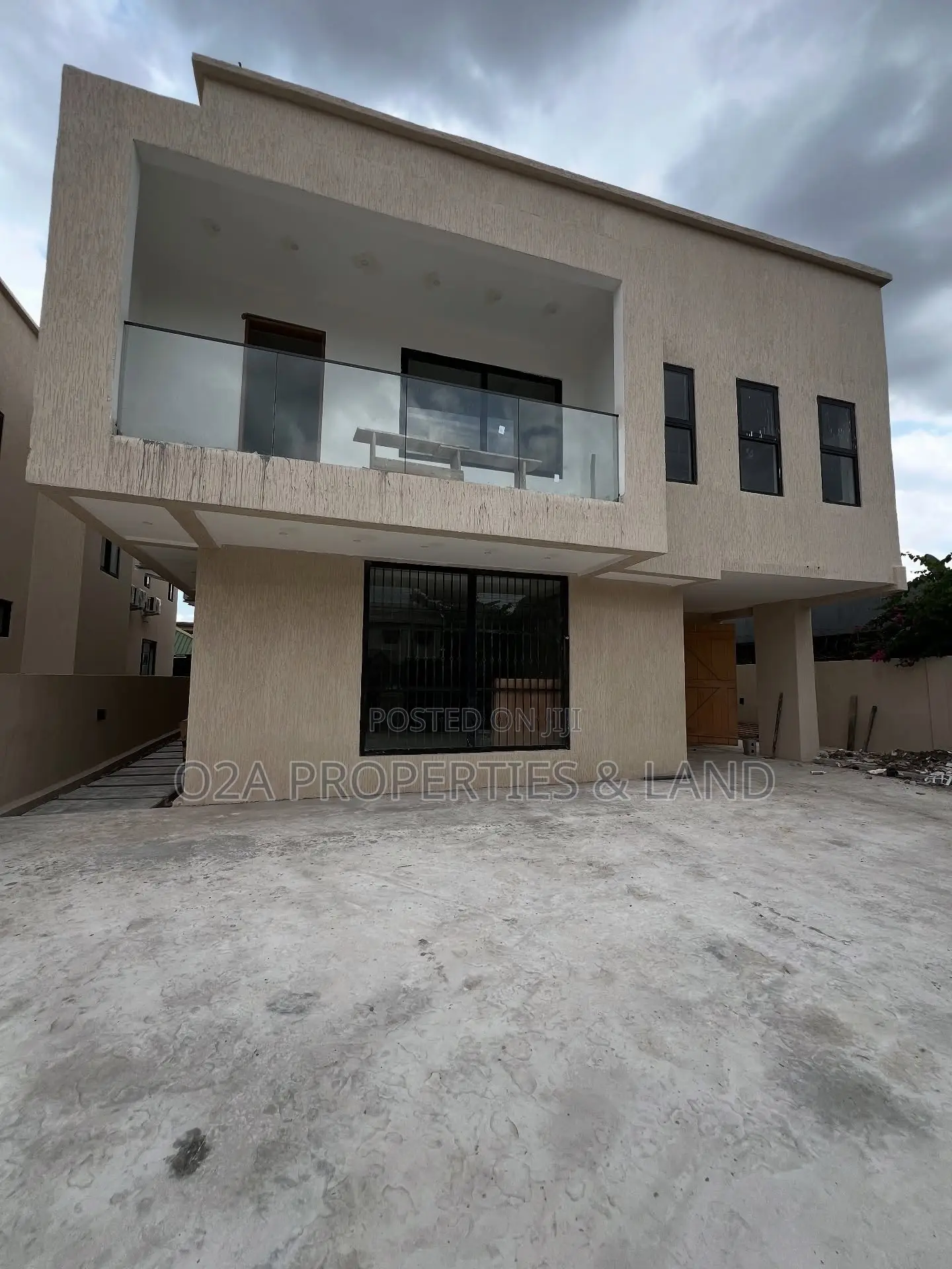 5bdrm House in Dzorwulu for rent