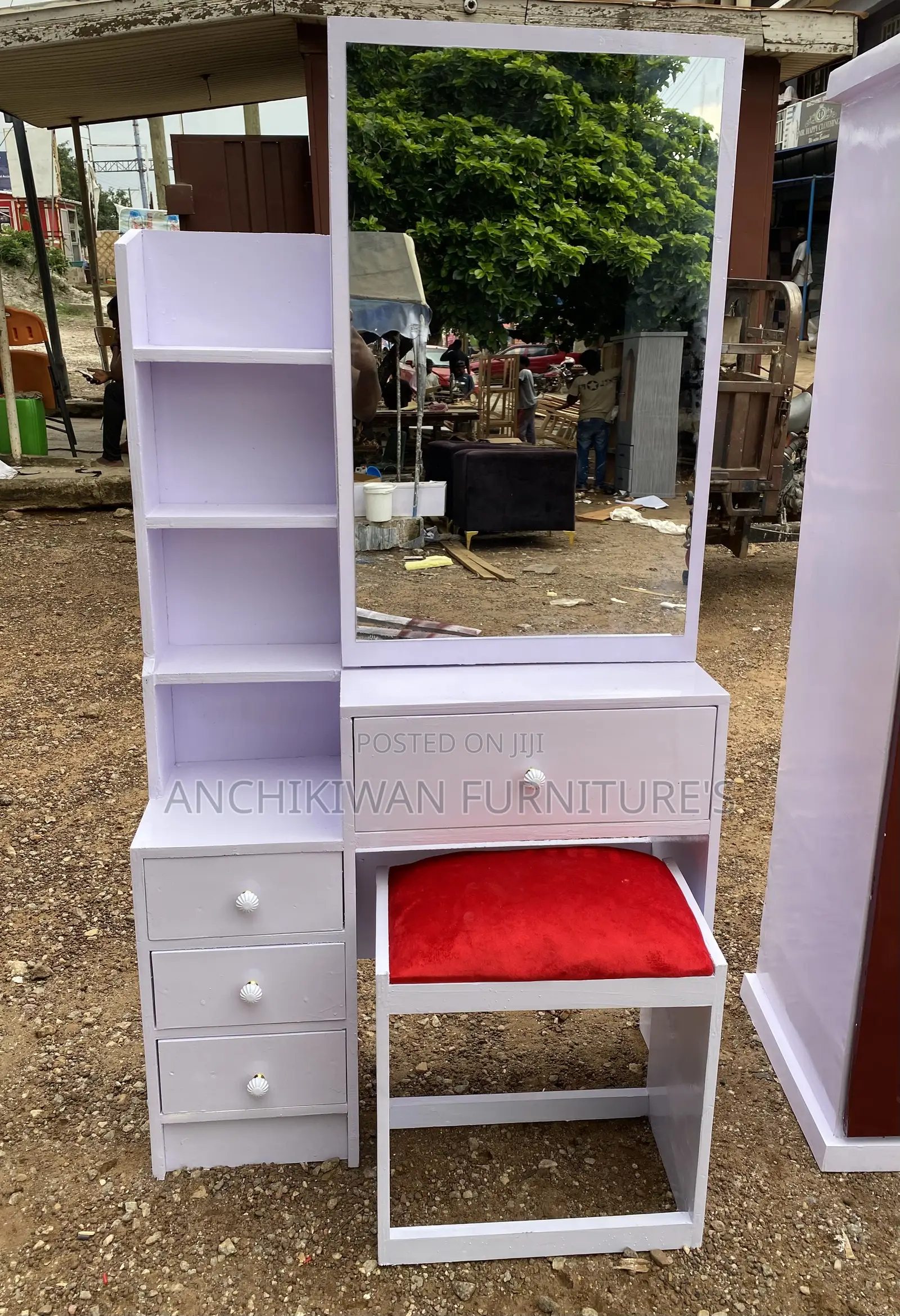 Dresser Chair  (Payment After Delivery)