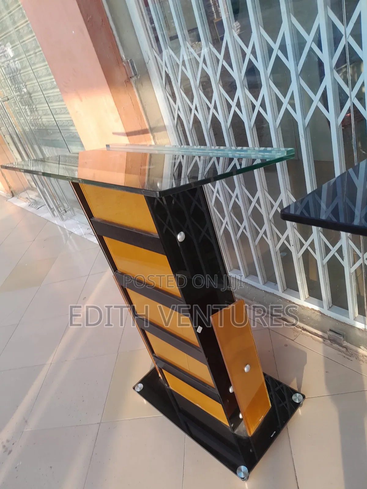 Yellow +Black Pulpit