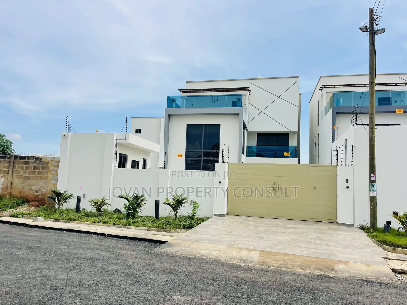 4bdrm Mansion in East Legon for sale