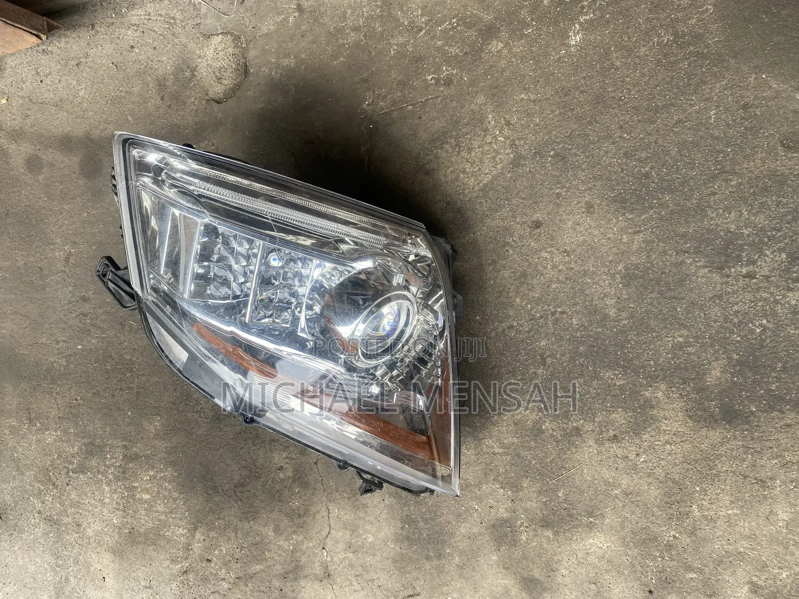 Cadillac MTS Head Light