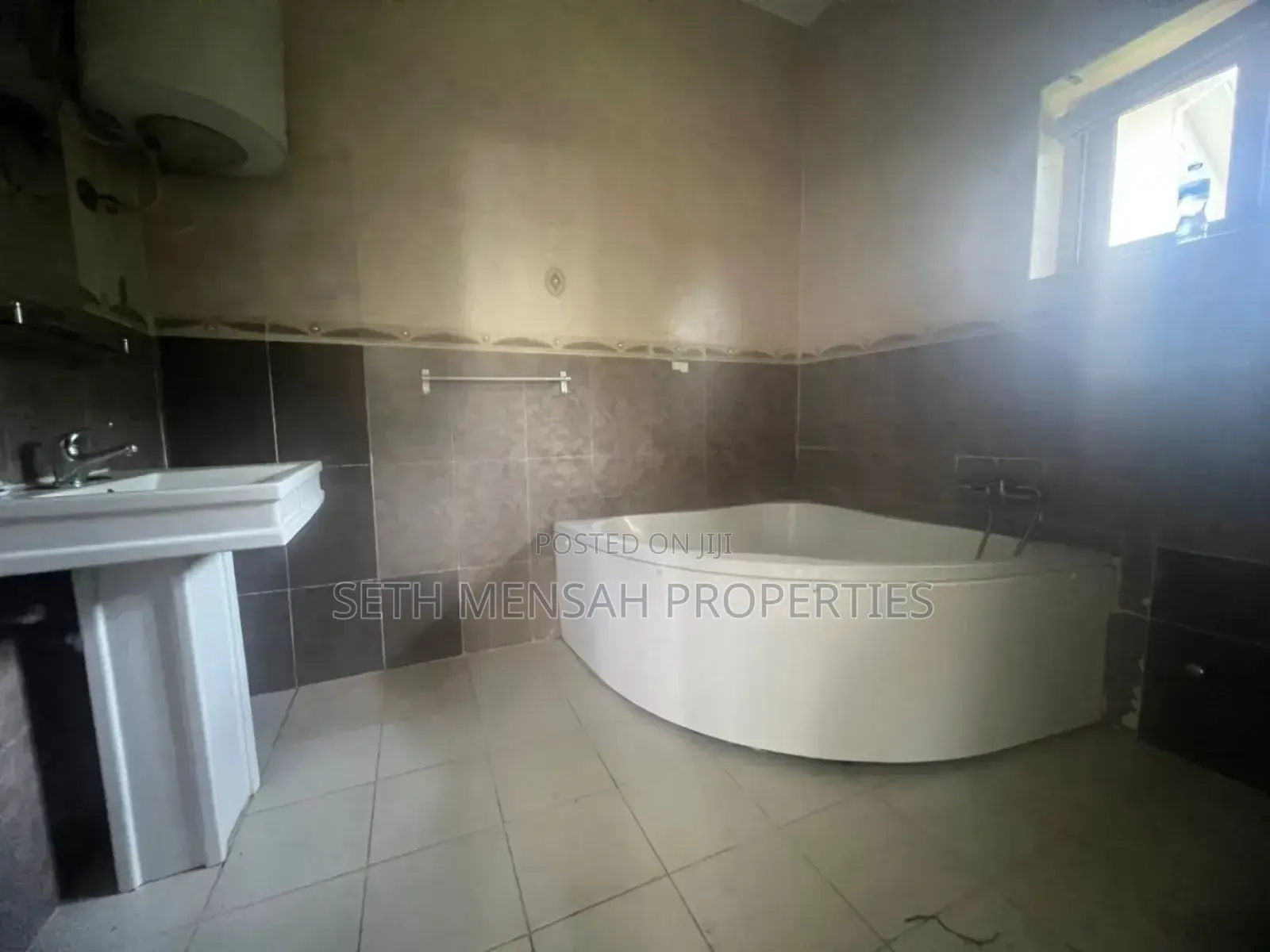 4bdrm House in Cantonments for sale