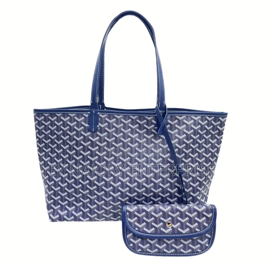 Spacious Tote Bag With Purse