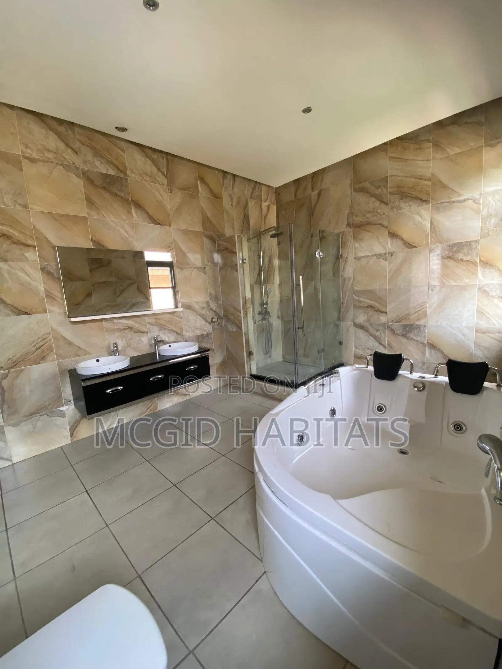 5bdrm House in East Legon for sale