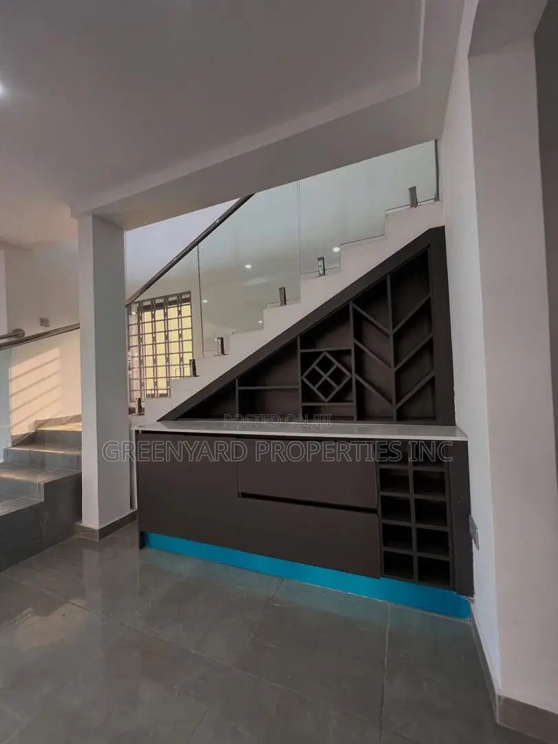 4bdrm House in Adenta for sale