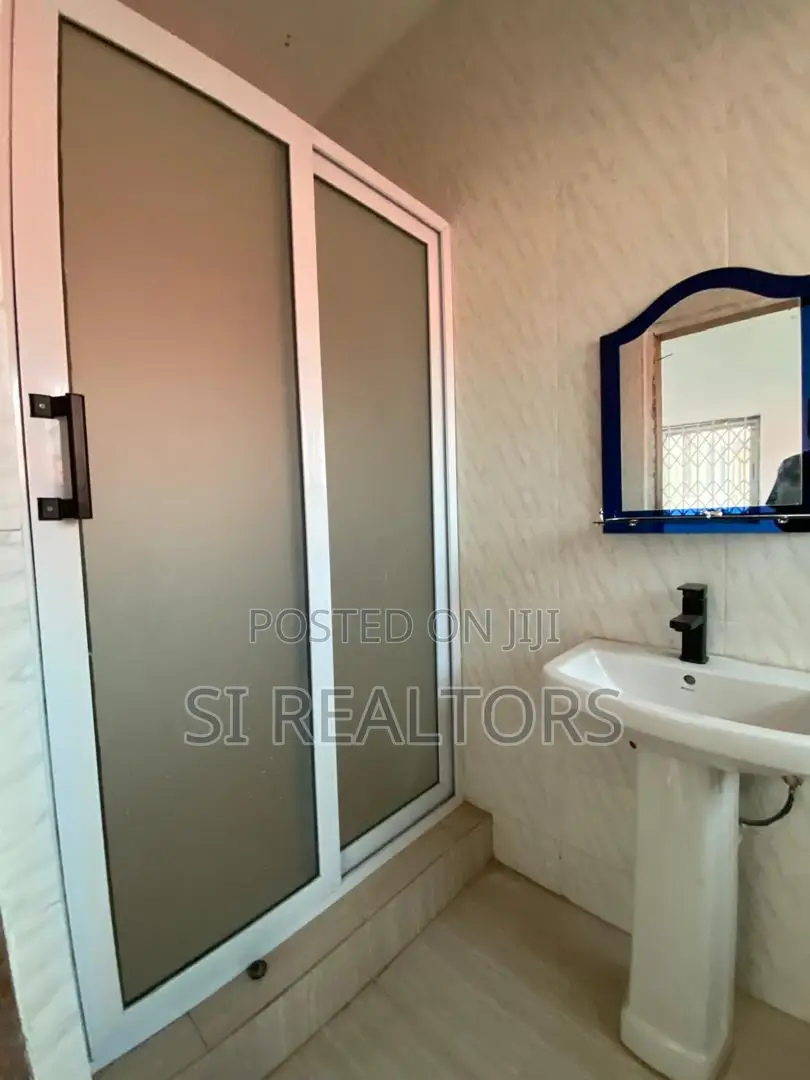 12bdrm Apartment in Community 18, Lashibi for sale