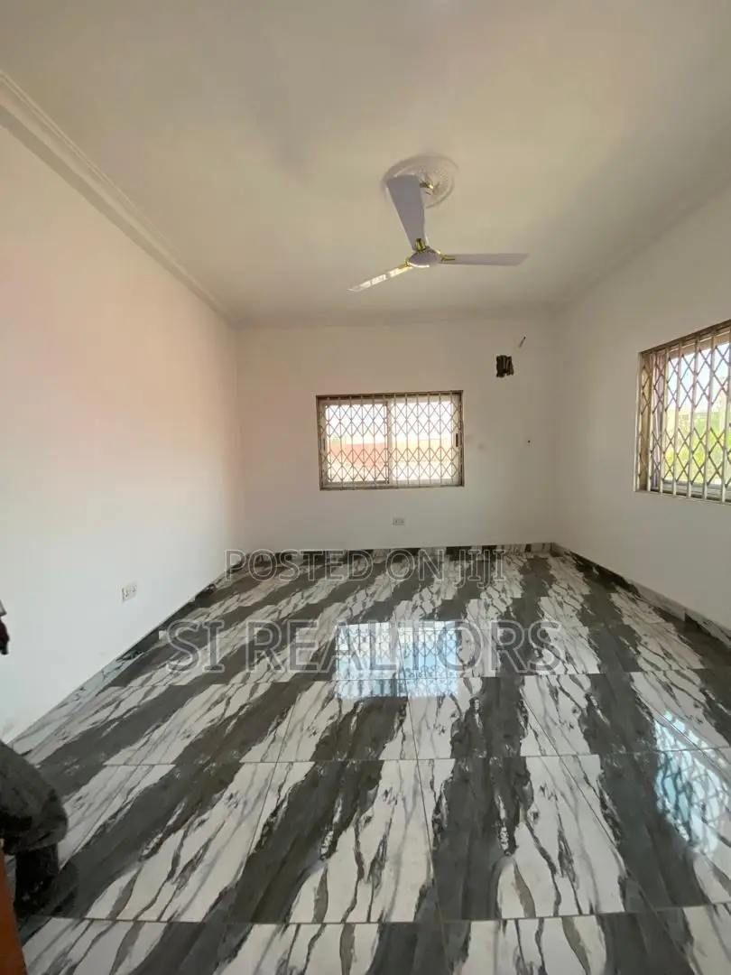 12bdrm Apartment in Community 18, Lashibi for sale
