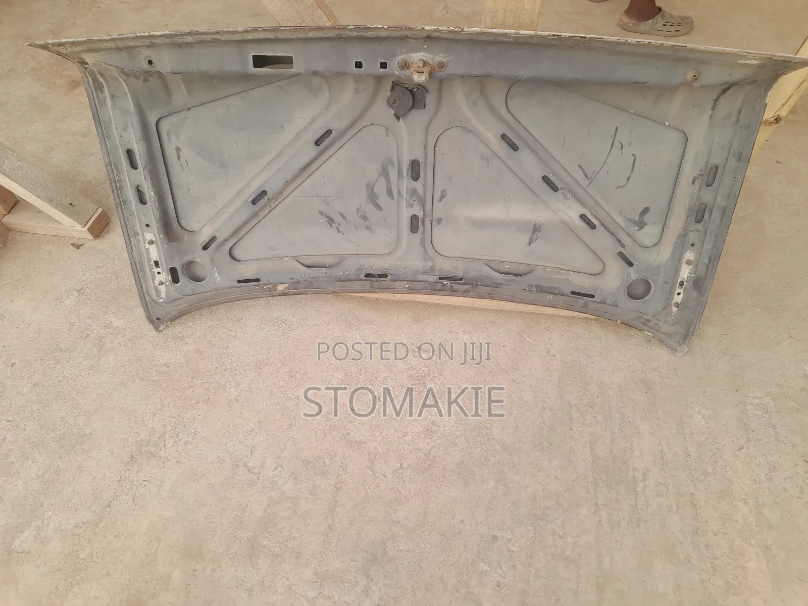 W126 / Barracuda Booth Lid