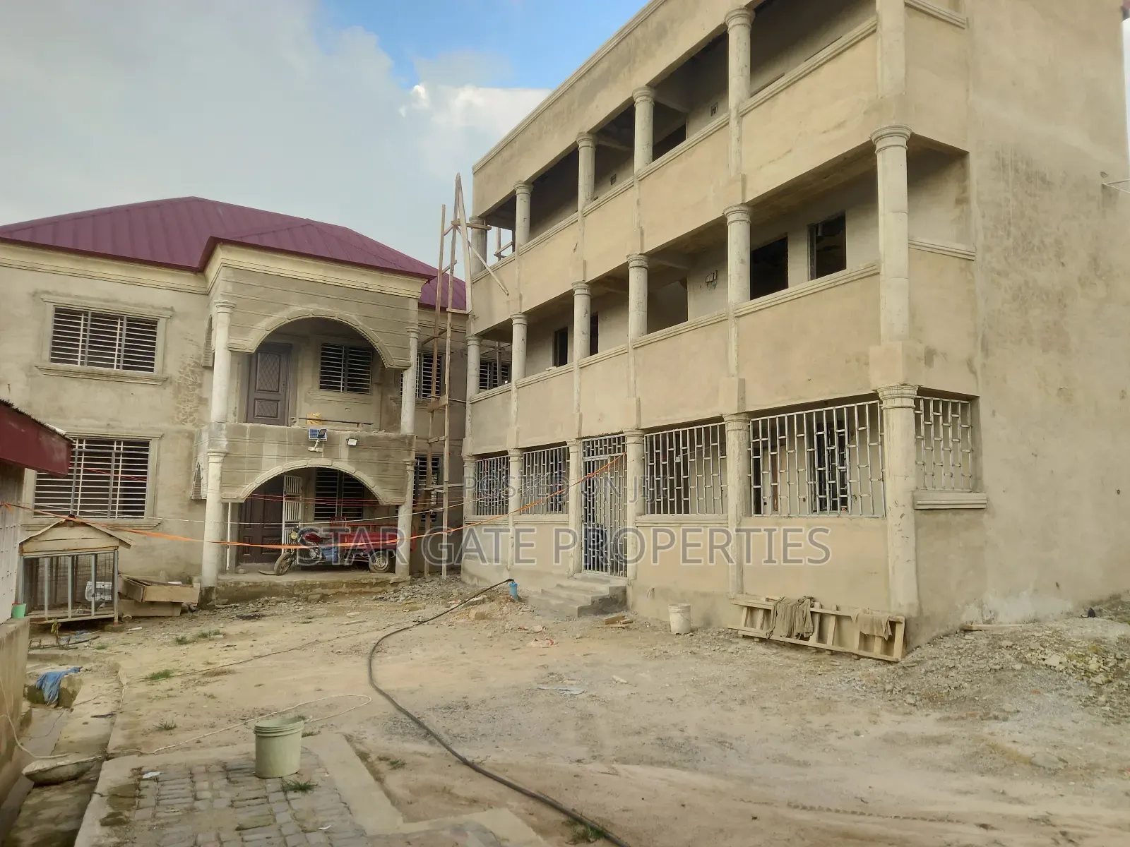 10bdrm House in Kodie Danase, Kumasi Metropolitan for sale