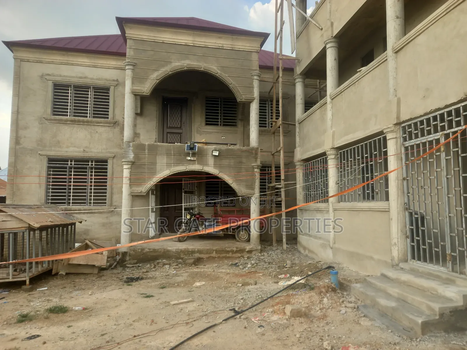 10bdrm House in Kodie Danase, Kumasi Metropolitan for sale