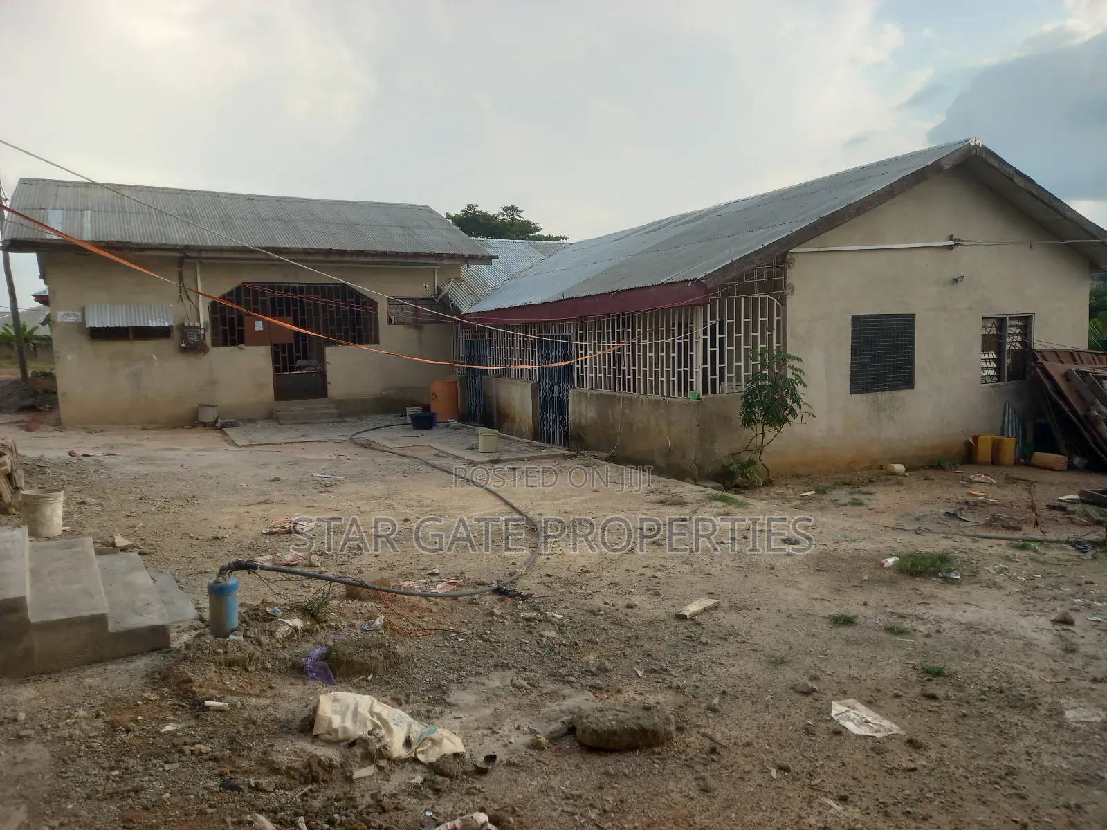 10bdrm House in Kodie Danase, Kumasi Metropolitan for sale