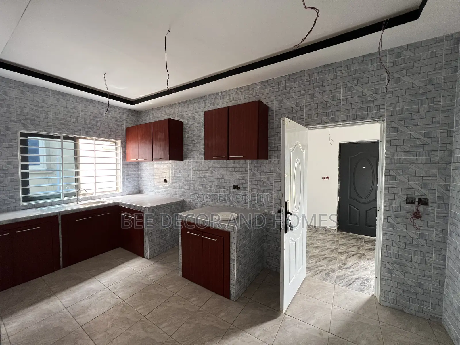 2bdrm Apartment in Bee Decor & Homes, Old Ashomang for rent