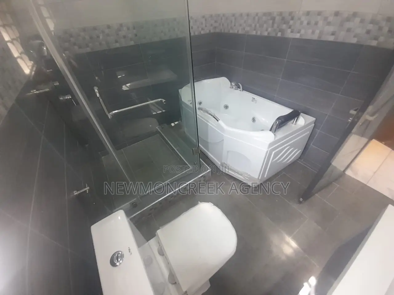 4bdrm Condo in Adenta Sda for sale